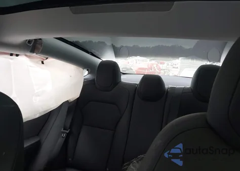 2024 Tesla Model 3 Long Range Dual Motor All-Wheel Drive z USA, uszkodzony, nr VIN 5YJ3E1EB4RF864093